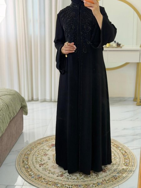 أسود